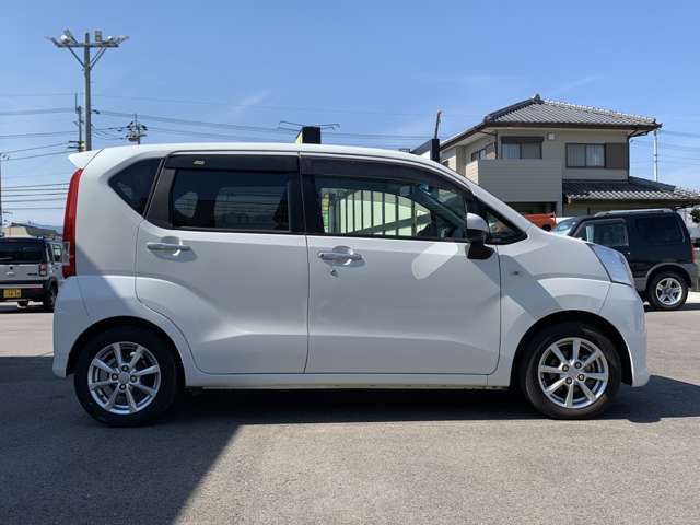 お車の車検・オイル交換・修理・鈑金塗装・ガラス修理・デントリペア・ボディコーティングなども幅広く対応しております。その際は無料で代車を貸し出し致します。車の事は何でもお任せください！