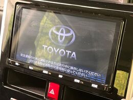 【純正9型ナビ】人気の純正ナビを装備しております。ナビの使いやすさはもちろん、オーディオ機能も充実！キャンプや旅行はもちろん、通勤や買い物など普段のドライブも楽しくなるはず♪