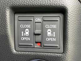 【両側パワースライドドア】スマートキーや運転席のスイッチで後席両側スライドドアの開閉が可能♪電動だから力を入れてドアを開ける必要が無く、小さなお子様でも簡単に開け閉めでき快適です♪