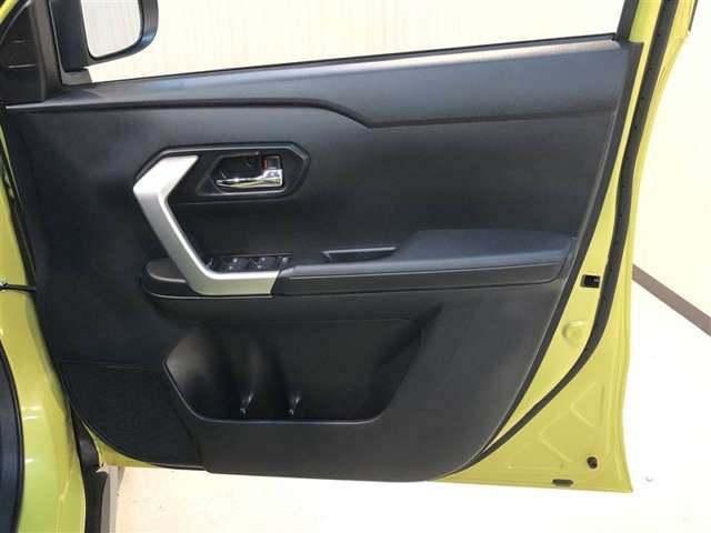 運転席前面ドア部分です♪