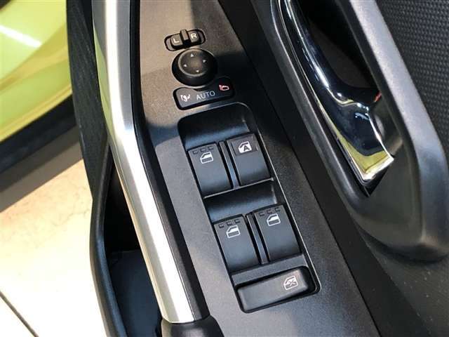 電動格納式ミラー・パワーウインドウを装備しています。