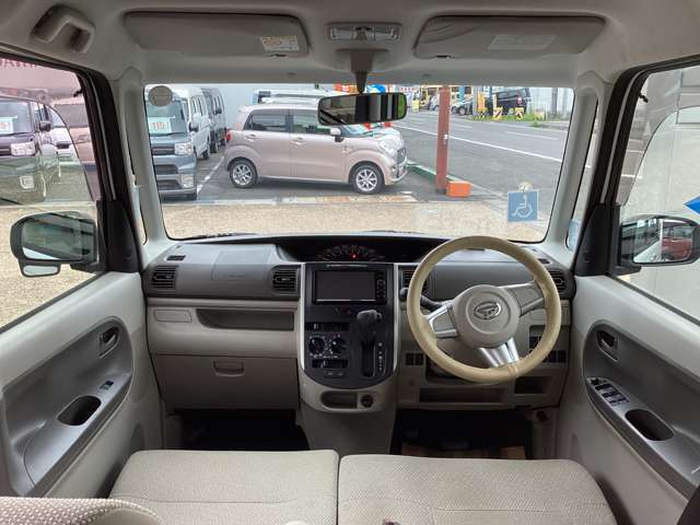 ウインドーが大きく運転しやすいです