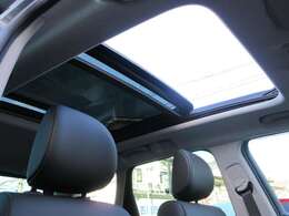 ★安心の検査結果★第三者機関AISにて「5点」とされています。外装・内装ともに状態が良く、機関系も良好です。修復歴はなく、室内の清潔感も感じられる一台です。