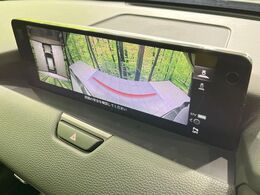 【360°ビューモニター】専用のカメラにより、上から見下ろしたような視点で360度クルマの周囲を確認することができます☆死角部分も確認しやすく、狭い場所での切り返しや駐車もスムーズに行えます。