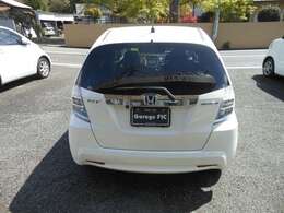 リアはプライベートガラスになりますので、日焼けの心配無しです！！リアワイパー付！！