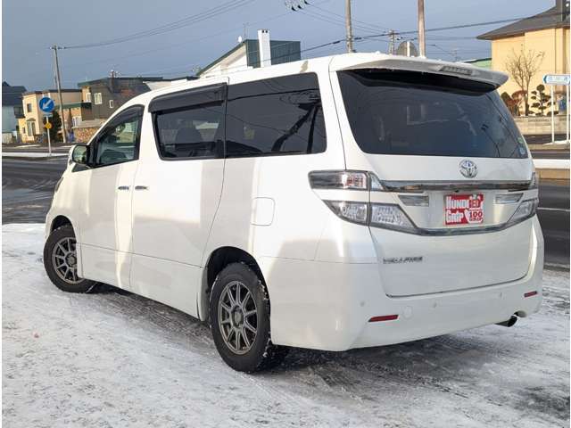 当社は納車前に下回りの防錆処理を行っております！！まずは表面の錆を落として！そこからの防錆処理♪追加料金はいただいておりません★