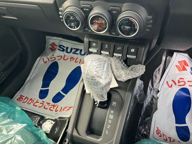 納車前には内装・外装綺麗にさせて頂きます！ぜひ現車確認をお願いいたします！お電話は072-284-8233まで！