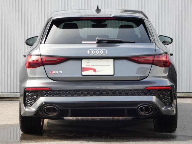 ◆『RS3Sportback』のオプション内容はRSスポーツエキゾーストシステム、レッドキャリパーとなっております。