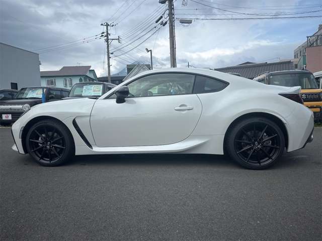 左側です！