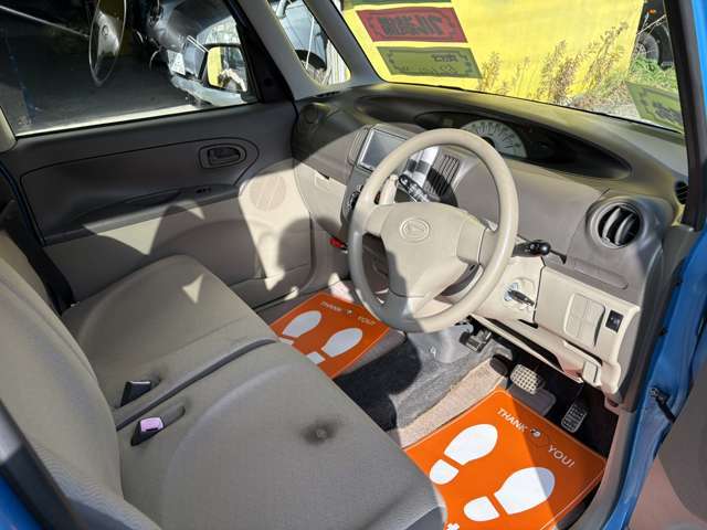 また約50台収納の大型屋内展示場完備により、在庫は大切に保管、雨や雪の日でもごゆるりとご覧頂けます。