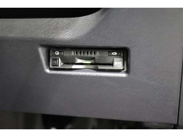 スッキリ装着されたビルトインタイプのETC！高速道路走行の料金所をノンストップで通過できます。※ ETCカードのお申し込みも当社にお任せ下さい！
