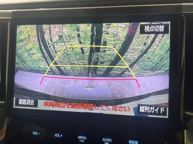 【バックカメラ】駐車時に後方がリアルタイム映像で確認できます。大型商業施設や立体駐車場での駐車時や、夜間のバック時に大活躍！運転スキルに関わらず、今や必須となった装備のひとつです！