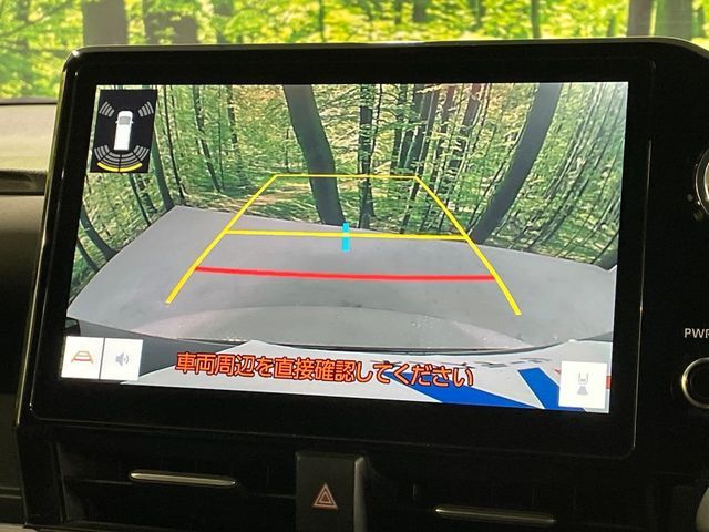 【バックカメラ】駐車時に後方がリアルタイム映像で確認できます。大型商業施設や立体駐車場での駐車時や、夜間のバック時に大活躍！運転スキルに関わらず、今や必須となった装備のひとつです！