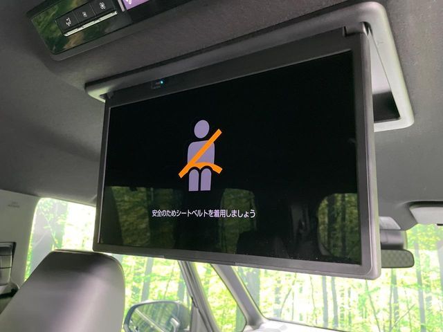 【後席モニター】家族や友人とお出かけする機会が多い方に大人気の後席モニターを装備！見やすい位置に画面がありテレビやDVDの視聴も快適！友達もお子様も、後席にしか乗らなくなるかも？？