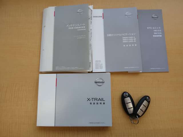 お車取扱説明書　メンテナンスノート　ナビ取扱説明書　キーレス2個付