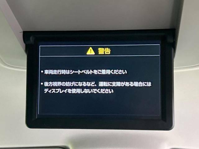 【フリップダウンモニター】大画面モニターで後席でもエンタメをお楽しみいただけます。小さなお子様にも大人気の装備です♪