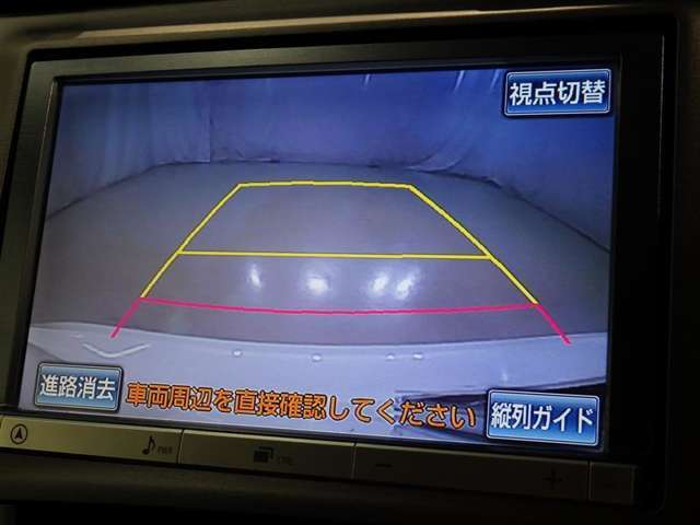 バックモニターも装備しております。バックギアに入れるとナビ画面に車の後方が映し出されます。これで後方確認も安心！