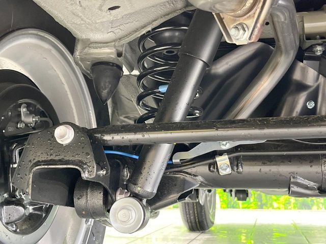 お車を安心してお乗りいただく為には、足回りの定期点検が欠かせません。サービスサポート（有償保証）では無料点検もご提供しており、安心のカーライフをお過ごしいただけるサポート体制が整っています。
