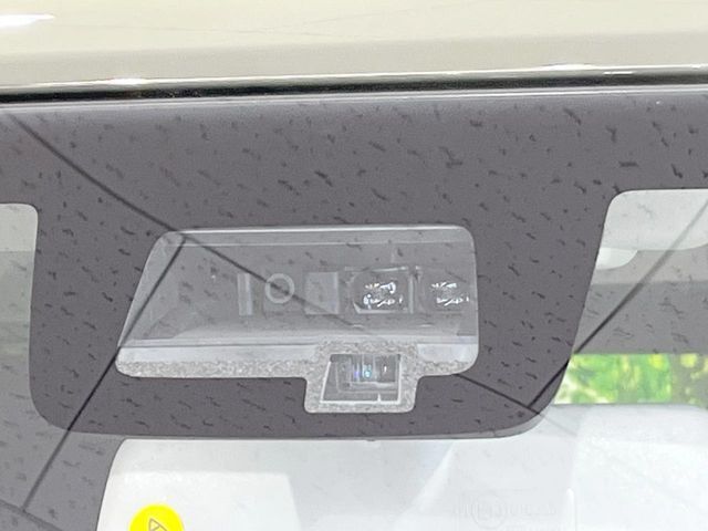 【スズキ　セーフティサポート】走行中に前方の車両等を認識し、衝突しそうな時は警報とブレーキで衝突回避と被害軽減をアシスト。より安全にドライブをお楽しみいただけます。