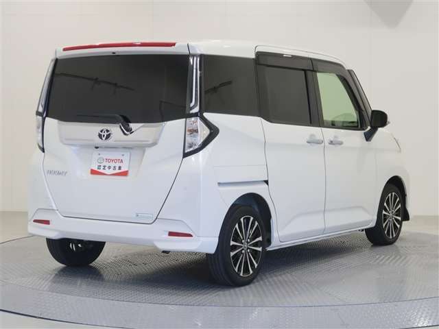 大きく開くバックドアは荷物の積み下ろしが楽です。