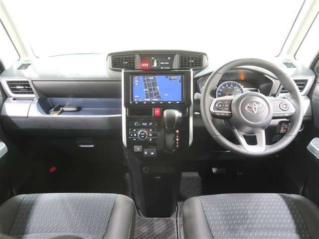使いやすく運転しやすいレイアウトの運転席回り。