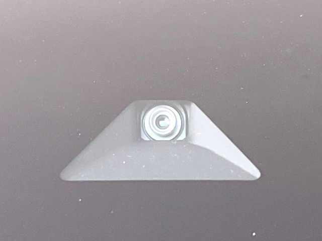 【インテリジェントエマージェンシーブレーキ】フロントカメラで前方の車両や歩行者を検知。衝突しそうな時は衝突被害軽減ブレーキが作動、衝突回避をサポート。より安全にドライブをお楽しみいただけます。