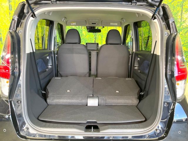 後席を格納すると、これだけの広さが！シーンに合わせたシートアレンジで、大きな荷物も積むことが出来ます♪