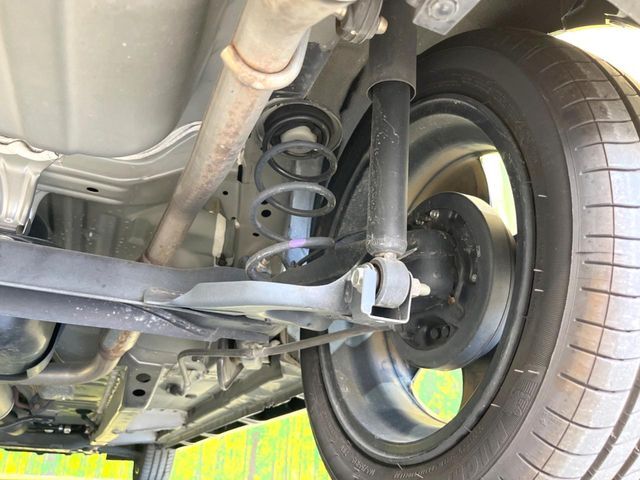 お車を安心してお乗りいただく為には、足回りの定期点検が欠かせません。サービスサポート（有償保証）では無料点検もご提供しており、安心のカーライフをお過ごしいただけるサポート体制が整っています。