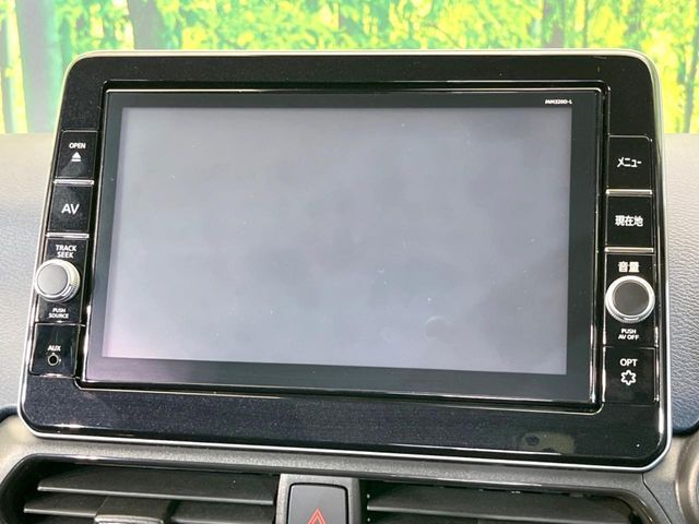 【純正9インチナビ】人気の大型9インチナビを装備。存在感のある大画面はインパクト大！ナビ利用時のマップ表示は見やすく、テレビやDVDは臨場感がアップ！いつものドライブがグッと楽しくなります♪