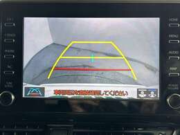 【バックモニター】後ろのカメラの映像がモニターに映し出されるので、後方の見えない死角や、障害物との距離感などもしっかり安全確認することができます！