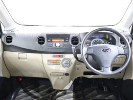 操作性に優れた運転席となります！小物入れや各ボタンの配置にこだわり、使いやすいです！座り心地もよく視認性も良好なのでロングドライブもお任せ下さい！