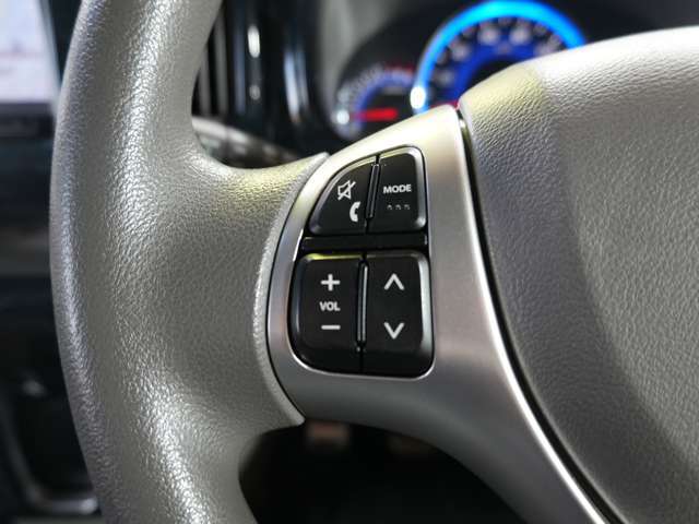 当社専門業者が納車前クリーニングしておりますので内装もとても綺麗な状態でお渡ししております。もちろんシート、足元、パネル関係、天井とお客様にお喜びいただけますよう心を込めて磨いています！！