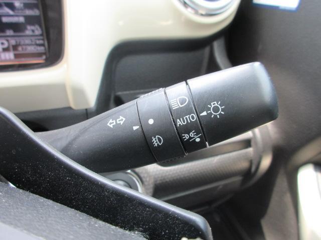 オートライト搭載なので暗くなると自動でライトが付いて便利です！対向車への視認性も向上するので安全面もUPしますね♪