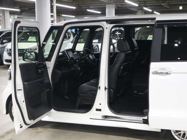 ご納車前のボディガラスコーティングも専門の業者が常駐しておりクオリティの高いコーティングを低価格にてご提供しております♪