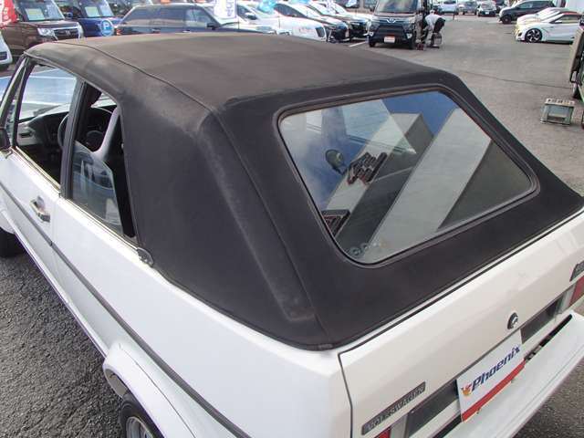 正規ディーラー車★左ハンドル★5速MT★ソフトトップ★セミバケットシート★マグナフローマフラー★ラビットエンブレム★アナログ時計★AC★丸目ヘッドライト★取説あり