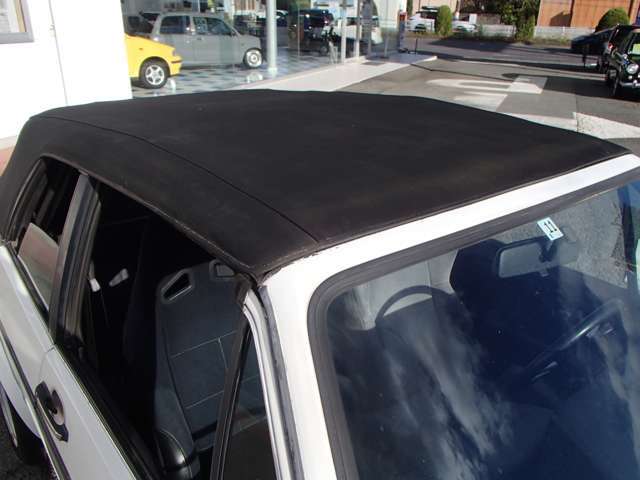 正規ディーラー車★左ハンドル★5速MT★ソフトトップ★セミバケットシート★マグナフローマフラー★ラビットエンブレム★アナログ時計★AC★丸目ヘッドライト★取説あり