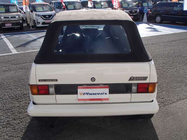 正規ディーラー車★左ハンドル★5速MT★ソフトトップ★セミバケットシート★マグナフローマフラー★ラビットエンブレム★アナログ時計★AC★丸目ヘッドライト★取説あり