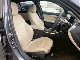 「カラーバックモニター」を装備で駐車が苦手な方でも安心です。