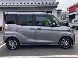 両側スライドドアで乗り降りも楽ちんです！！