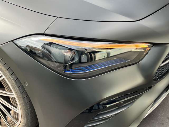 メルセデス・ベンツ［認定中古車］は、メルセデス・ベンツ日本株式会社が認定する中古車保証制度が適用される中古車です。これは正規販売店のみの特典です。TEL042-338-1133