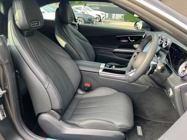 メルセデス・ベンツの定める厳しい基準をクリアしたお車のみをご案内させて頂きます。納車前整備はメーカー規定に基づき100項目以上にも及ぶ点検を熟練のメカニックによって行いご納車させて頂きます。