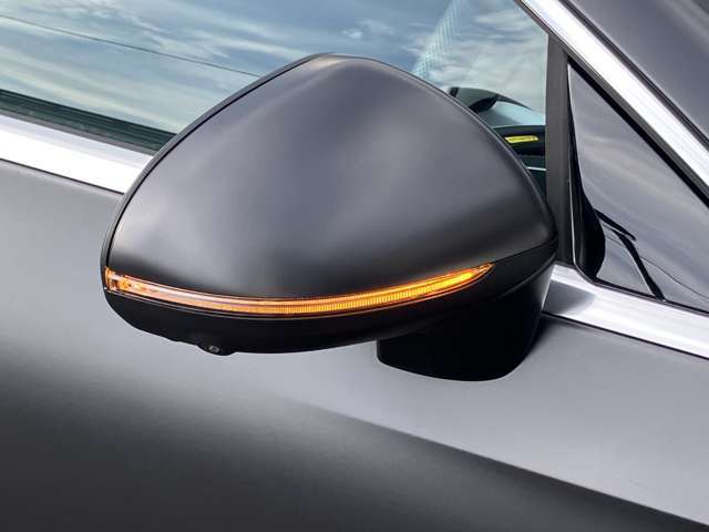 初年度登録から3年間は新車保証（メルセデスケア）を継承して、ご利用になれます。メルセデスケアは一部消耗品や、定期点検までも保証対象となりますので、保証が広範囲です。