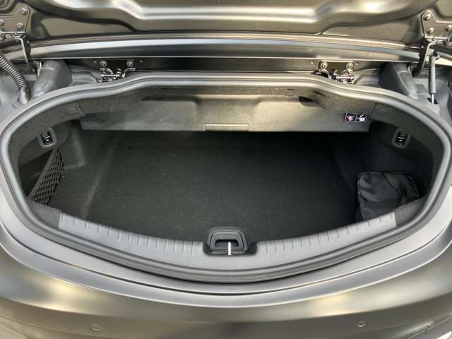 広いスペースが確保されておりますので、ゴルフバッグなどの大きなお荷物も積載可能です！実際にお試しになられたいお客様は、お気軽にスタッフまでお問い合わせ下さい。
