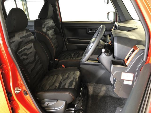 運転席の座面高さを調整できるシートリフターが付いています。