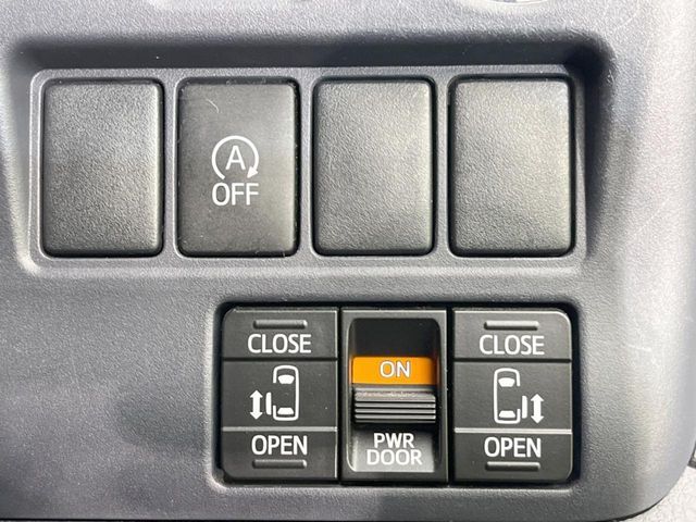 【両側パワースライドドア】スマートキーや運転席のスイッチで後席両側スライドドアの開閉が可能♪電動だから力を入れてドアを開ける必要が無く、小さなお子様でも簡単に開け閉めでき快適です♪