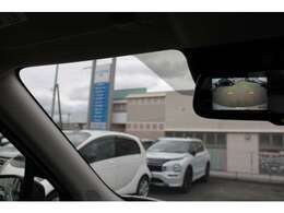 ルームミラーバックカメラ搭載ですので、駐車の際、これがあれば運転に自信が無い方もこれで安心です！一度使うと手放せない装備です！