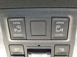 【両側パワースライドドア】スマートキーや運転席のスイッチで後席両側スライドドアの開閉が可能♪電動だから力を入れてドアを開ける必要が無く、小さなお子様でも簡単に開け閉めでき快適です♪