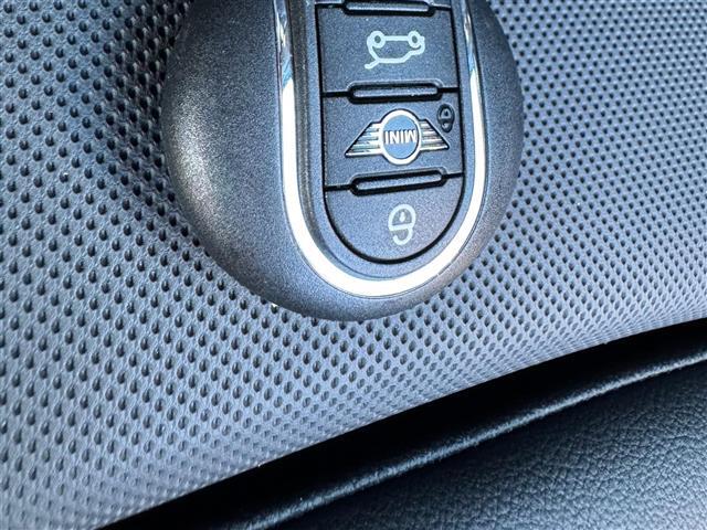 車両販売と整備・保証・クリーニングなどのサービスを自由にお選び頂けます。 その上お値打ちなクルマばかりです。 サービスは必要な分だけお選び下さい。