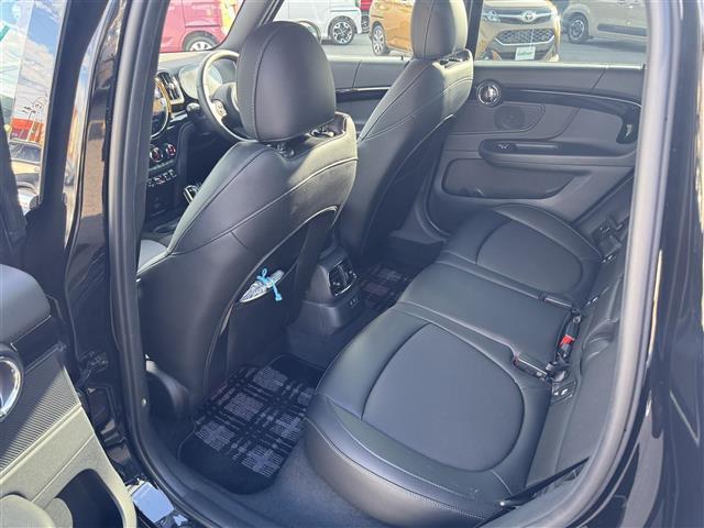 気になる車はすぐにお問い合わせください！右のカーセンサー専用無料ダイヤルから、専門スタッフがお車のご質問にお答えいたします！