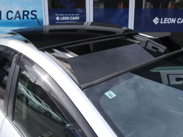 【サンルーフ】希少サンルーフ装着車両！プリウスにサンルーフは映えますね！とってもかっこいいです！